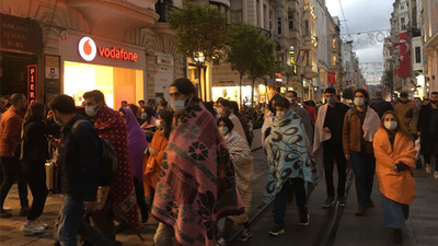Üniversiteli gençlerden yüksek yurt ve kira fiyatlarına yorganlı protesto