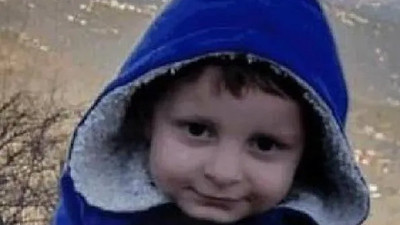 Üstüne gardrop düşen 4 yaşındaki çocuk yoğun bakıma alındı