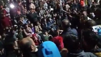 Van'da üniversiteliler rektörün evine yürüdü