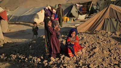 Yürek burkan tablo: Afganistan'da aileler, geçinebilmek için kız çocuklarını satıyor