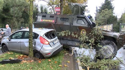 Zırhlı polis aracı, seyir halindeki 6 araca çarptı: 3 yaralı
