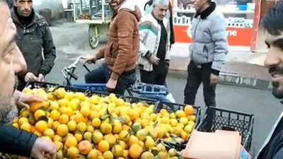 83 puanla atanamayan öğretmen sokakta mandalina satıyor