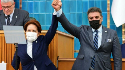 AKP'li eski belediye başkanı İYİ Parti'ye katıldı, rozetini Akşener taktı