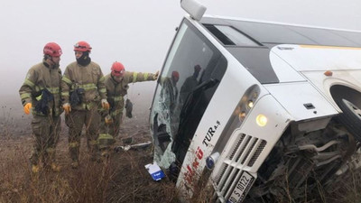 Balıkesir'de korkutan kaza... Okul servisi devrildi 