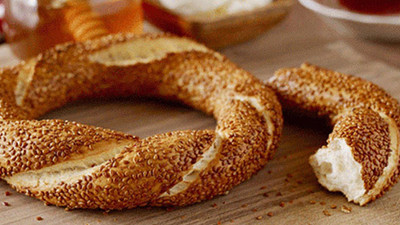 Bunu da gördük! 'Yarım simit satışları başlamıştır'