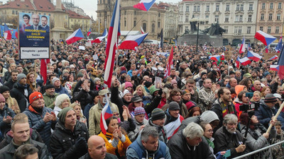 Çekya'da binlerce kişi koronavirüs önlemlerini protesto etti