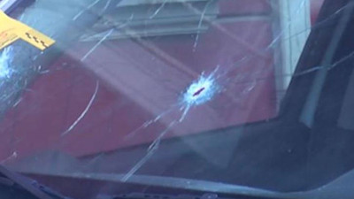 Dehşet dolu anlar: Sokak ortasında silahlı çatışma