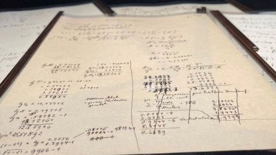 Einstein'ın formüllerinin olduğu el yazması deftere rekor fiyat