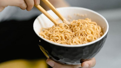 İki kardeşin yediği noodle hayatlarına mal oldu