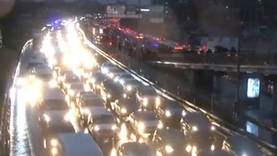 İstanbul'da yoğunluk yüzde 81'e ulaştı: Trafik felç oldu!