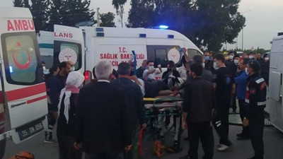 İzmir'de feci kaza: İşçileri taşıyan iki midibüs çarpıştı, 5’i ağır 45 yaralı