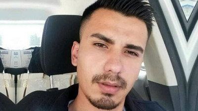 Karakoldan çıktıktan sonra sokaktaki tabelaya asılı halde bulundu