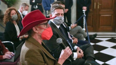 Miçotakis’i eleştiren gazeteci Yunanistan’ı terk ediyor