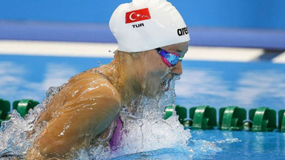 Milli yüzücü Viktoria Zeynep Güneş'ten tarihi başarı