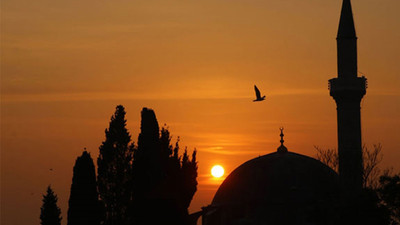 Müftülük 'yoğun talep var' dedi, ezan saatini değiştirdi