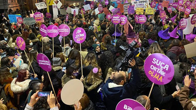 Polisten kadınlara sert müdahale