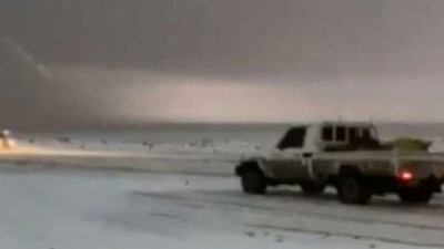 Suudi Arabistan'da şaşırtan görüntü: Beyaza büründü