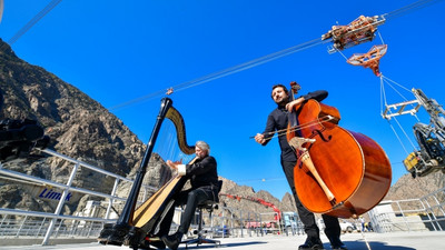 Türkiye'nin en yüksek barajında arp eşliğinde 'Aşık Veysel' dinletisi