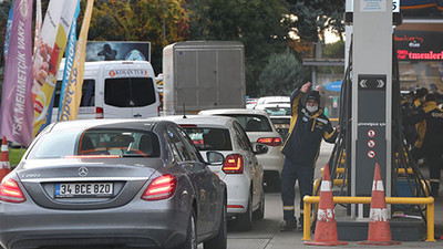Zammın yürürlüğe girmesine saatler kala istasyonlarda uzun kuyruklar oluştu