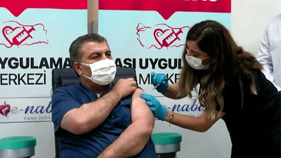 Bakan Koca TURKOVAC aşısı yaptırdı 
