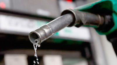 Benzine büyük zam geldi