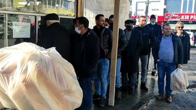 Ekmek zammı vatandaşı 'Halk Ekmek' büfelerine yöneltti 