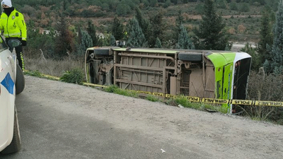 Kocaeli'de halk otobüsü devrildi