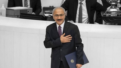 Lütfi Elvan'ın görevden alınmasını dünya basını nasıl gördü?