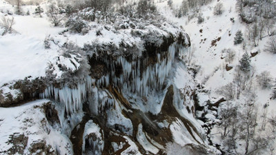 Sivas buz kesti, şelale dondu