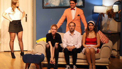 ‘Suit’ adlı tiyatro oyunu Kartal’da sahnelendi