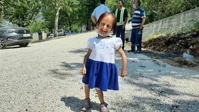 Türkiye'nin en kısa boylu kadını zatürre nedeniyle hayatını kaybetti