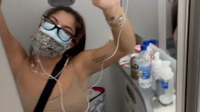 Uçakta koronavirüse yakalandığını öğrendi tuvalette karantinaya alındı