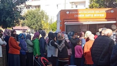 Vatandaş ekmek kuyruğunda: Bazen alamadan gidiyoruz