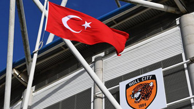 Acun Ilıcalı'nın sahibi olduğu Hull City'nin stadının önüne Türk bayrağı çekildi