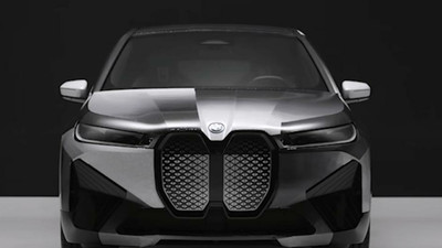 BMW renk değiştiren otomobilini CES 2022'de tanıttı