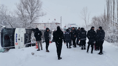 Çorum'da yolcu otobüsü devrildi