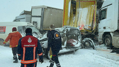 Kar yağışı zincirleme kazaya neden oldu! Ölü ve yaralılar var