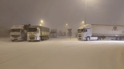 Konya'da yoğun kar ve tipi nedeniyle karayolları ulaşıma kapatıldı