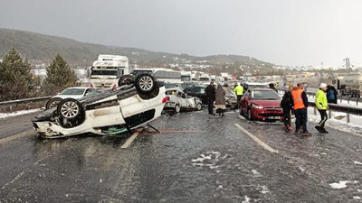 TEM'de 12 araçlık zincirleme kaza: İstanbul yönü ulaşıma kapandı