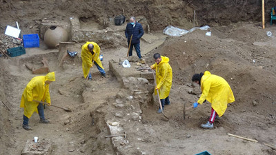 Temel kazısında şaşırtan buluntu: Tarihi kapı aralandı