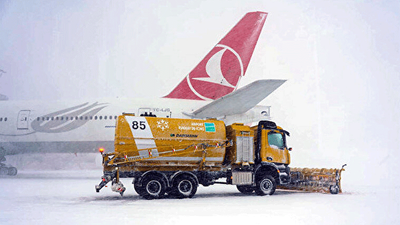 İstanbul Havalimanı’ndaki tüm uçuşlar 04.00’e kadar durduruldu