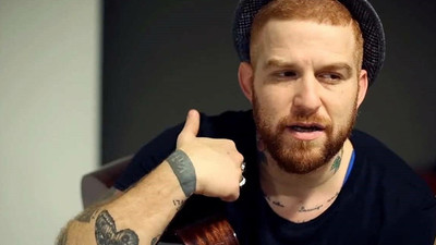 Ünlü şarkıcı Gökhan Özoğuz'dan zam isyanı: Hala birileri çıkıp konuşabiliyor