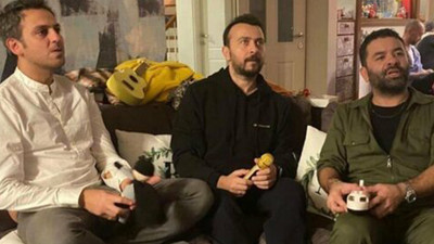 Ünlülerden birbirinden renkli yeni yıl mesajları