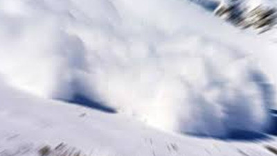 Bingöl'de düşen çığ korkuttu. Valilik uyardı