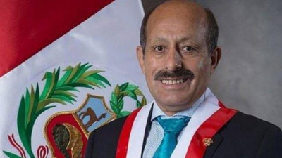 Eşine ve kızına şiddet uygulayan başbakan istifa etti