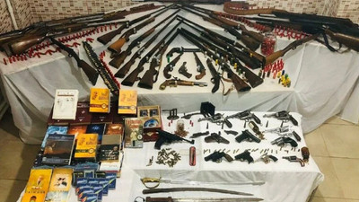 FETÖ şüphelisinin cephanelik gibi evi: 2 kalem tabanca dahi çıktı