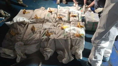 Gine açıklarında Türk bayraklı balıkçı teknesinde 528 kilogram kokain ele geçirildi