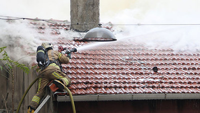 Manavgat'taki otel çalışanları alevlerin arasında kaldı