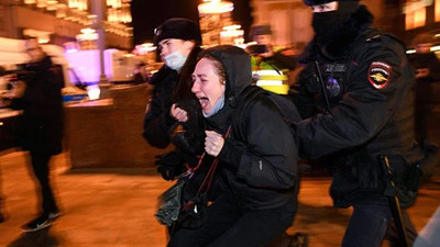 Rusya'da savaş karşıtı gösterilerde çok sayıda gözaltı