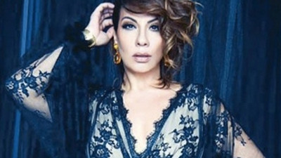 Sahnede düşen Işın Karaca hastaneye kaldırıldı